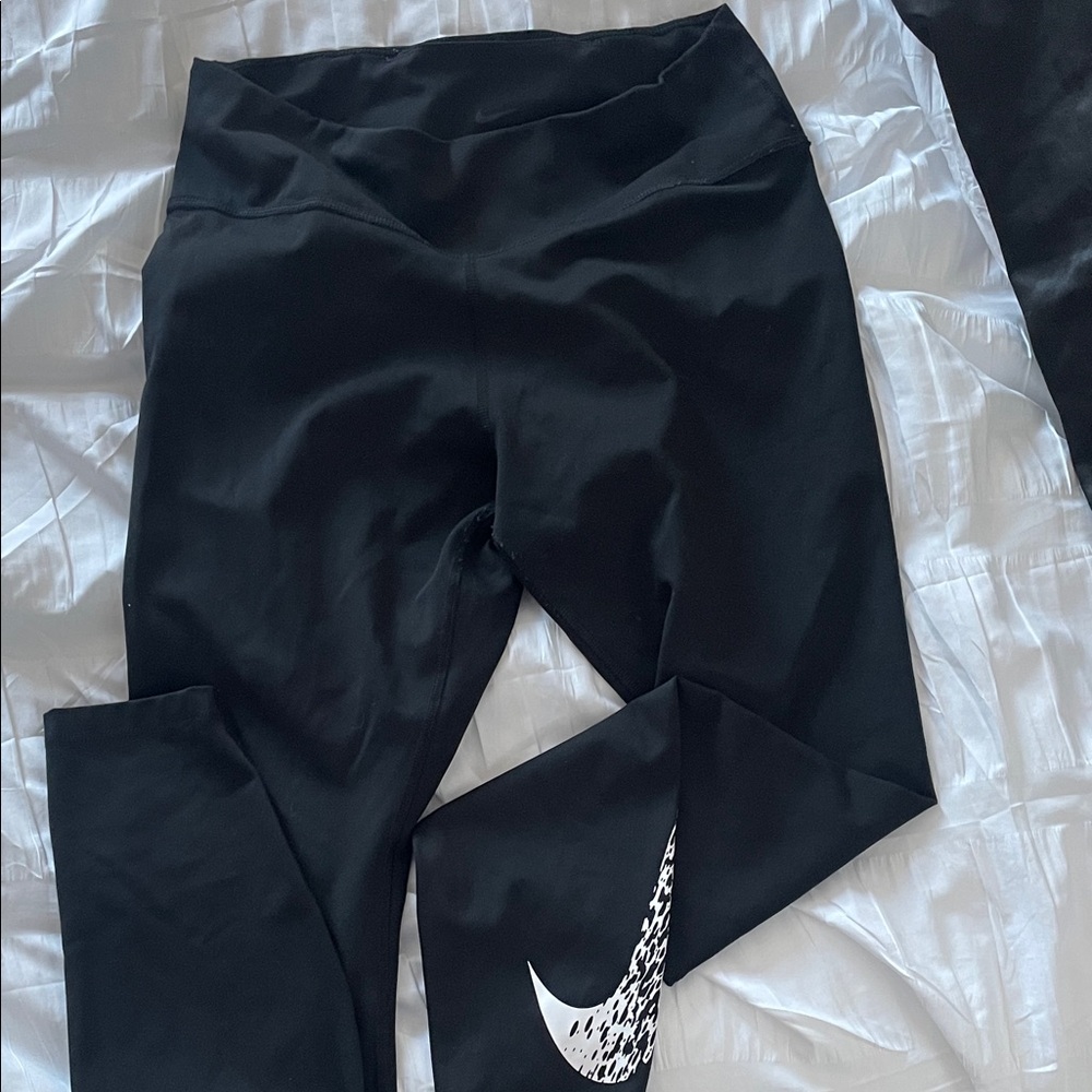 Nike Black Cropped Leggings with Patterned Swoosh